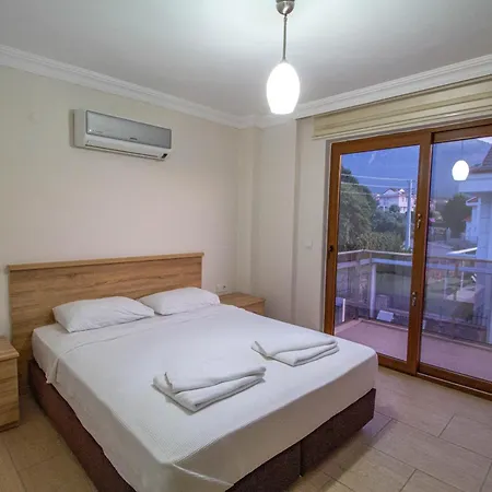 Prestij Makri 4+1 Villa, Oezel Havuzlu, וילה